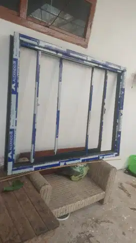 Jendela almunium Alexindo 117.cm x150.cm warna hitam