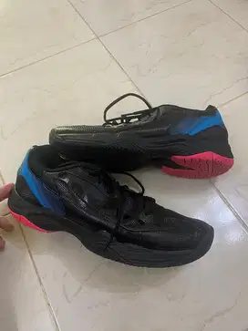 Sepatu badminton victor size 44