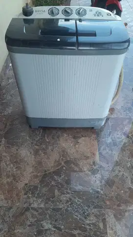 Mesin Cuci Arisa