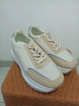 SEPATU SPORTS WANITA