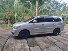 Toyota Kijang Innova 2012 Bensin