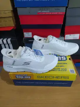 Sepatu Skechers go walk