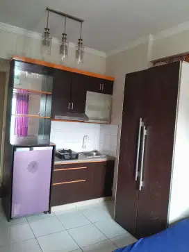 Di sewakan apartemen studio bulan an lantai rendah