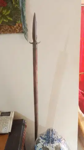 Tombak kujur baja gantung