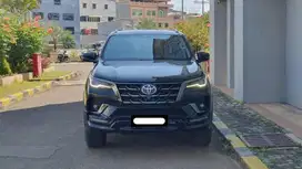 km35rb toyota fortuner vrz gr sport 2021 hitam 2.4cc tangan pertama
