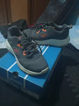 sepatu running Skechers
