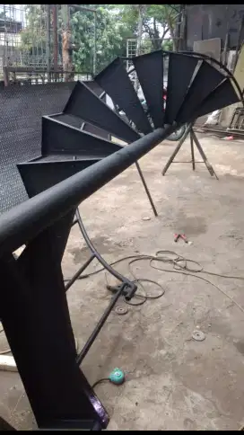 Tangga putar  hitam