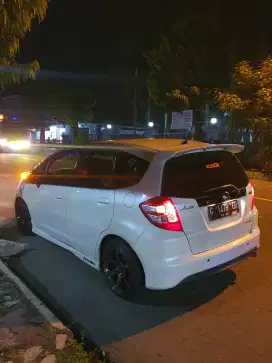 Jual mobil honda jazz 2010 triptonic