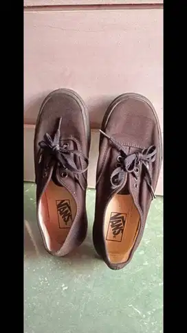 sepatu Vans wanita bekas