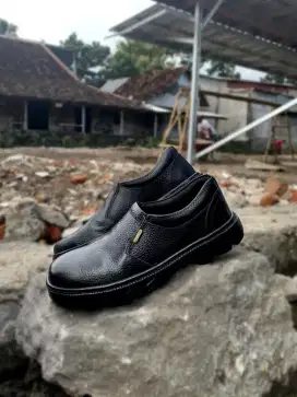sepatu Safety Besi Kitchen Kerja Proyek Lapangan SPBU