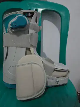 Ankle Brace Walker Boot Aircast cidera ankle (bonus sepasang kruk)