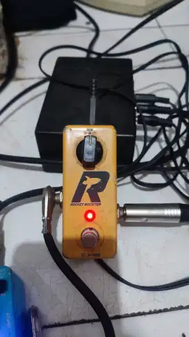 EFEK GITAR BOOSTER ROCKET BOOSTER