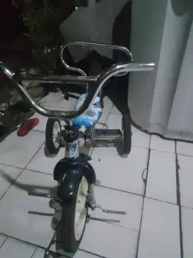 Sepeda anak atau skuter