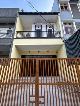 Caru ruko siap pakai? Ini dia ruko strategis di taman Kopo indah 3