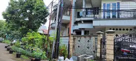 Rumah hoek Taman Kedoya Permai siap huni