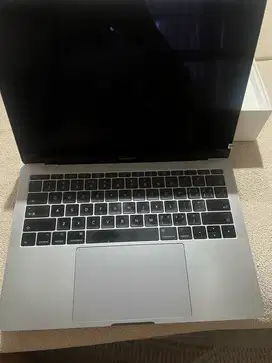 MacBook 2017 8 core !5 256 G