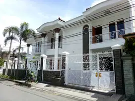 rumah mewah lokasi strategis di tubagus ismail dago lt350/450 hrg 8,8m
