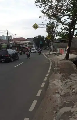 dijual rumah tua kembangan meruya utara pinggir jln raya