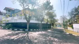 Jual RUMAH MEWAH HOOK TAMAN LUAS di Setiabudi Setiabudhi Bandung
