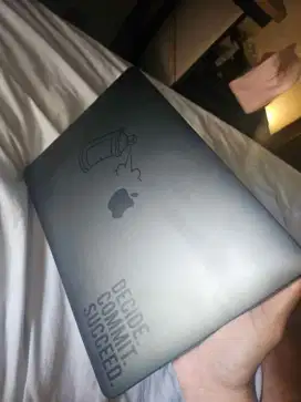 TURUN HARGA! DIJUAL MB pro touchbar 2019 i7 tipe tertinggi. Ram 16gb