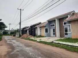Rumah Komersil Hadap Jalan Utama 4 Menit Akses Stasiun