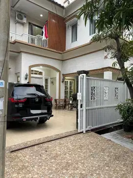 Dijual rumah 2 lantai di  Cluster Taman puspa, Harapan Indah 2, Bekasi