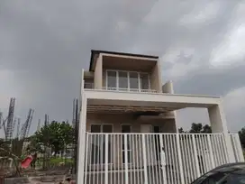 EMA317 Disewa Murahh Rumah 2 LT Modern Baguss Strategis Puri Galaxi