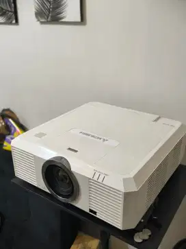proyketor Misthubishi XL7100u
