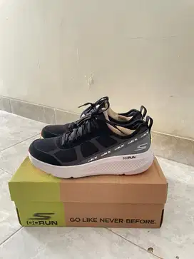 BNIB SEPATU SKECHERS GO RUN ELEVATE BLACK