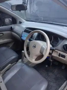 Jual grand Livina XV 2011 AT