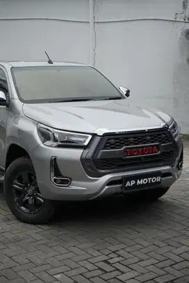 Toyota Hilux Double Cabin 4X4 Type V Matic Silver 2023 ( Very Low KM )