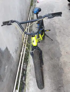 Sepeda model bmx