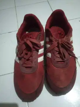 Dijual sepatu training /lari