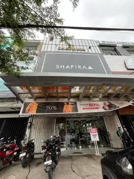 Toko Strategis di Jalan Boulevard Makassar