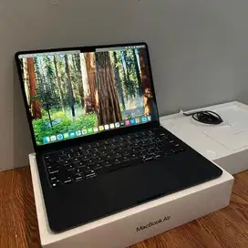 Macbook air M2 13 inch 8/256gb
