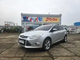 Ford Focus 2012 1.6 Trend km 121rb