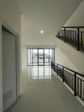 DISEWAKAN RUKO HAMPTON GADING SERPONG 3LANTAI