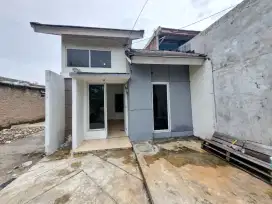 DISEWAKAN Rumah Hook & Tanah Luas di Puri Cendana