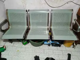 Kursi Tunggu Tamu | Bahan Besi | Kapasitas 3 Orang