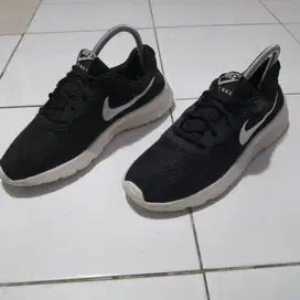 Sepatu Sneaker Running Nike - Black/White - Size 41/insole 25.5