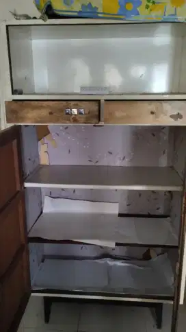 Jual Cepat Pindahan Rumah | Lemari Pakaian/Lemari Piring