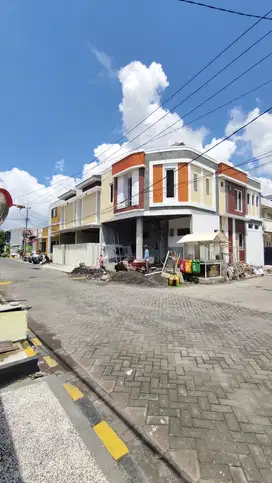 Miliki Rumah Kos Hook 2 Lantai Di Perum Rungkut Mapan, Menanggal, Asri