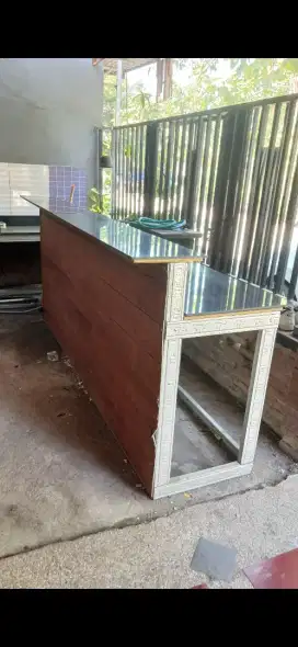 Meja cafe bekas