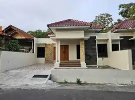 Rumah siap huni pinggir jalan utama jln kaliurang KM 13