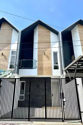 Rumah 2.5 Lantai Dekat Jakarta Selatan 5 Menit ke Pintu Tol Ciledug