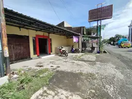Rumah Second Plus Ruang Usaha Letak Strategis