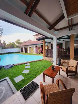 Rumah classic ada swimming pool Surabaya Barat