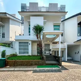 JUAL RUMAH BAGUS TOWNHOUSE EXCLUSIVE SIAP HUNI