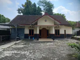 Di kontrakan rumah luas di selatan kampus  uii jl kaliurang