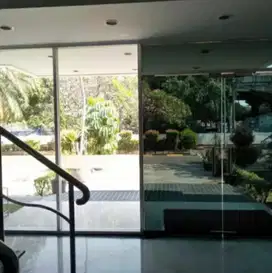 Dekorasi sticker kaca film perumahan gedung bangunan etalase stiker